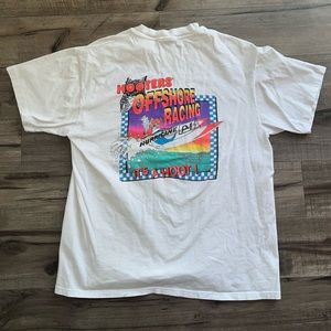 Vintage hooters t shirt
